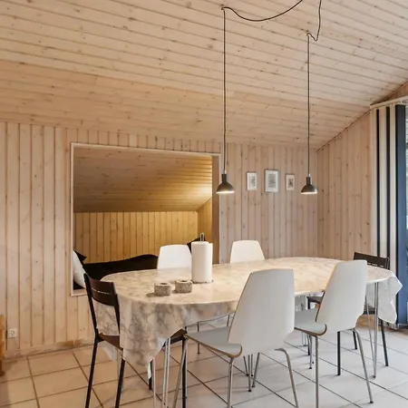 Cozy Summer House Close To The 펜션