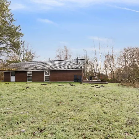 Hyggeligt Tæt På Badestrand
