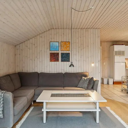 Cozy Summer House Close To The 펜션