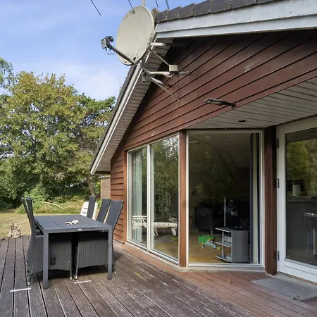 Cozy Summer House Close To The